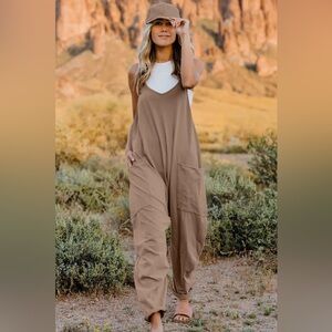 Khaki Sand Beige Sleeveless V-Neck Pocketed Jumpsuit NWT Size Small